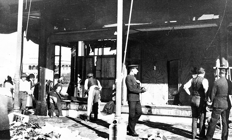 Die-glas--en-breekgoedafdeling-van-G.A.-Fichardt-Ltd.-na-die-Lusitania-onluste